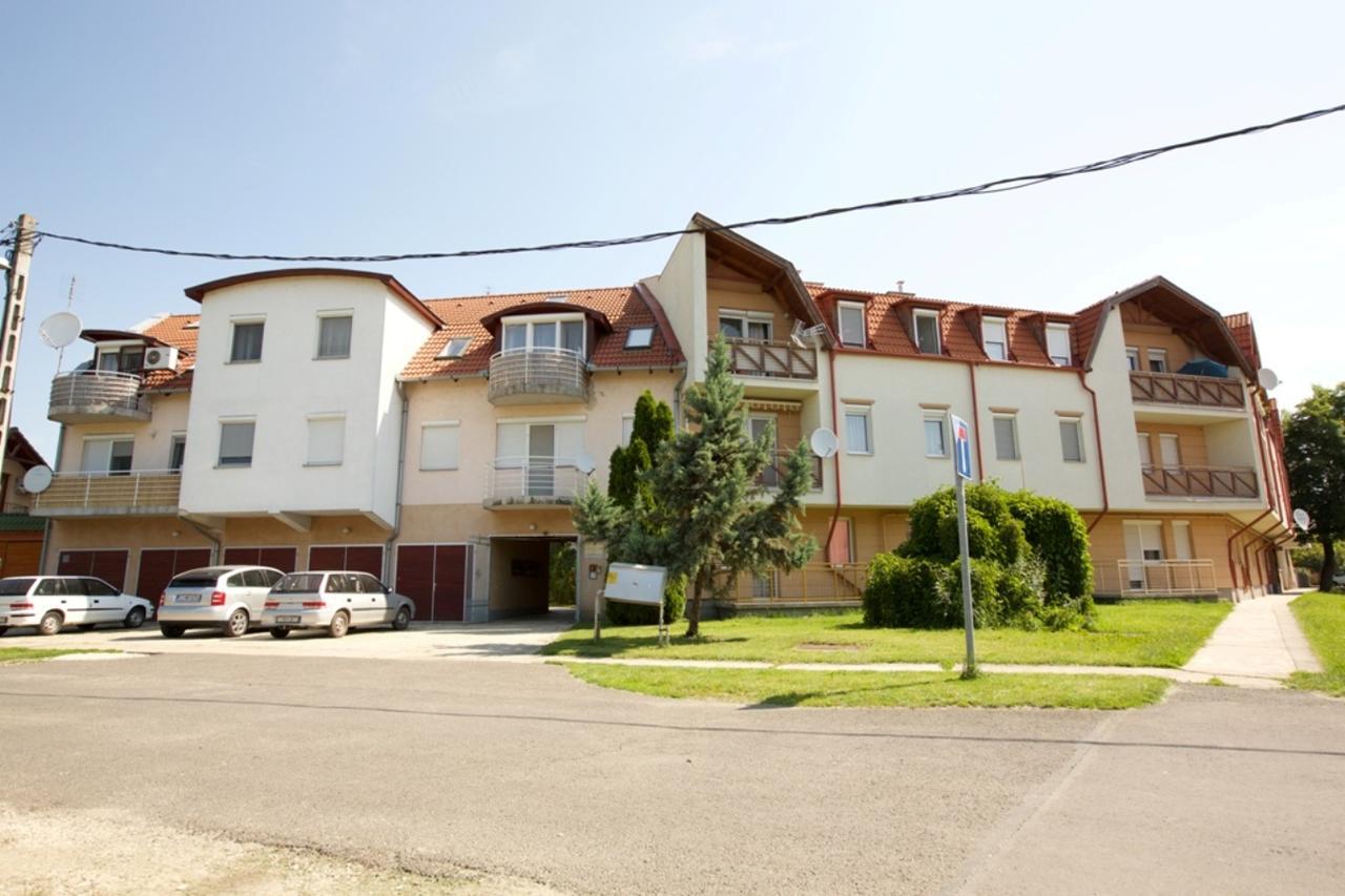 Hajdúszoboszló Zoli Apartmanok-Adri Koelcsey 32 מראה חיצוני תמונה